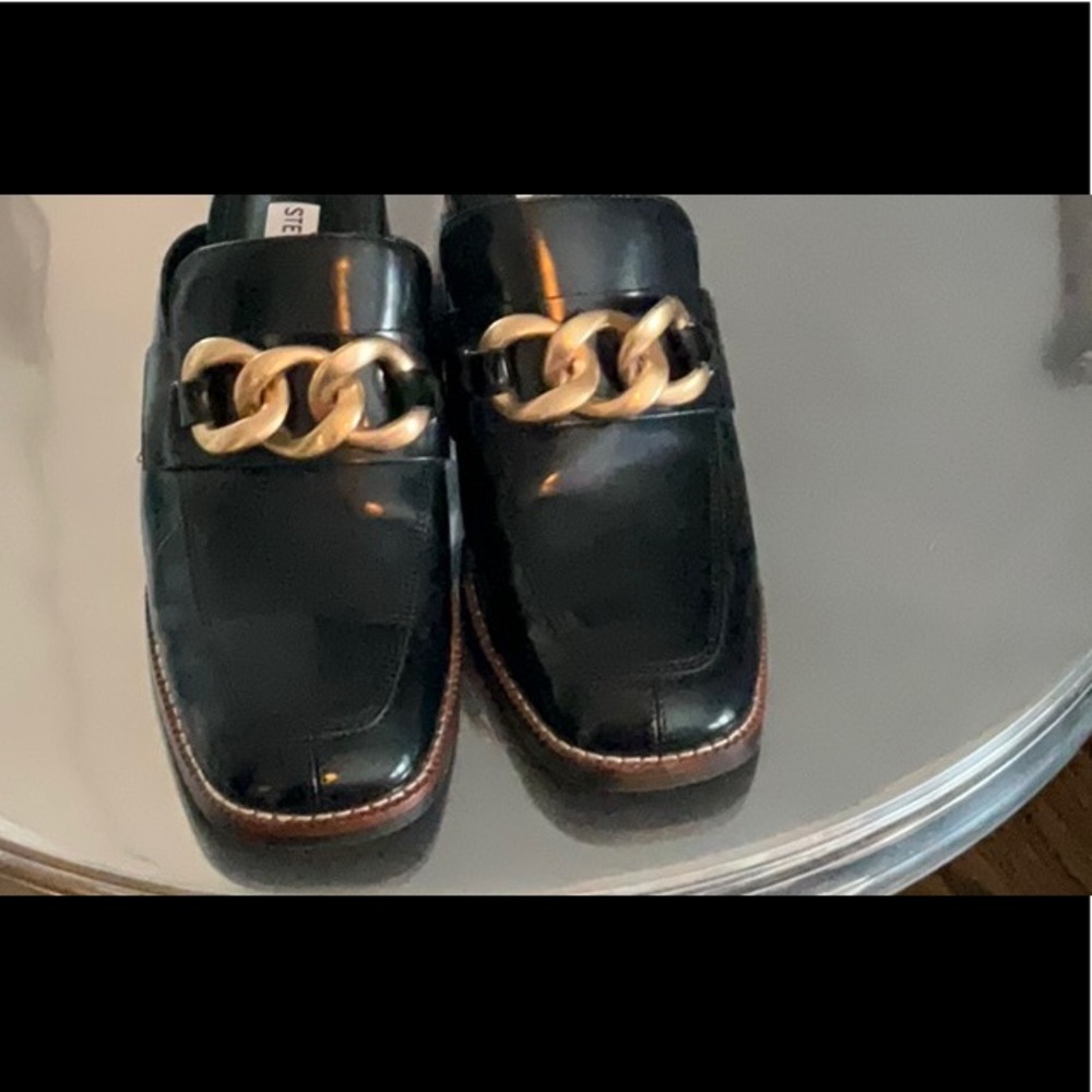 Steve Madden Lorie Black Mules with Brass Style Link *AS IS*